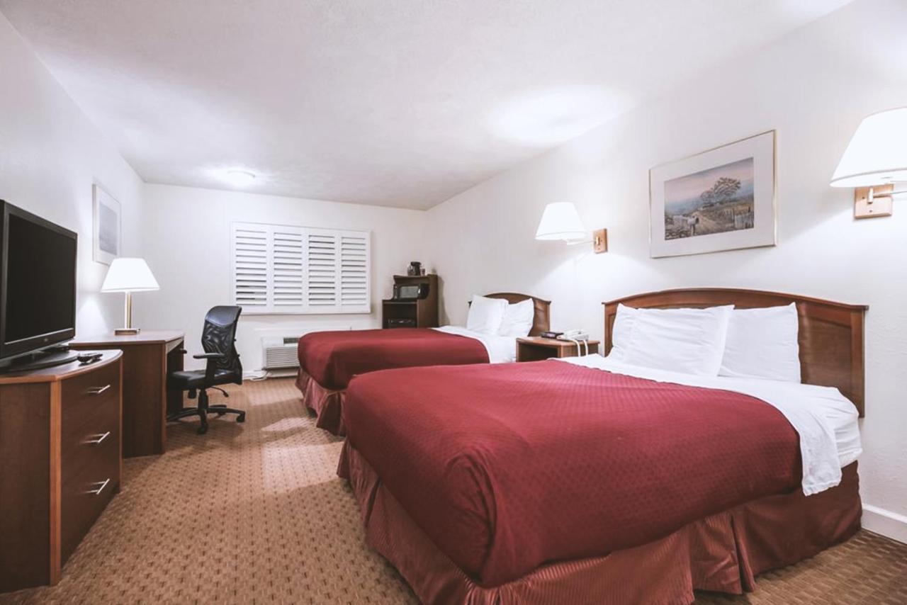 Sky-Palace Inn & Suites Mccook Buitenkant foto