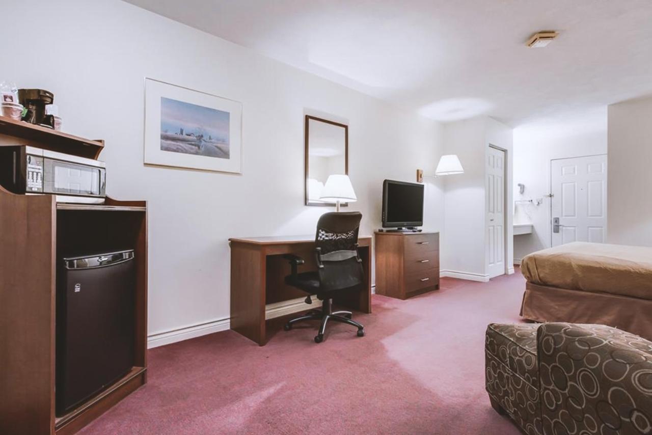 Sky-Palace Inn & Suites Mccook Buitenkant foto