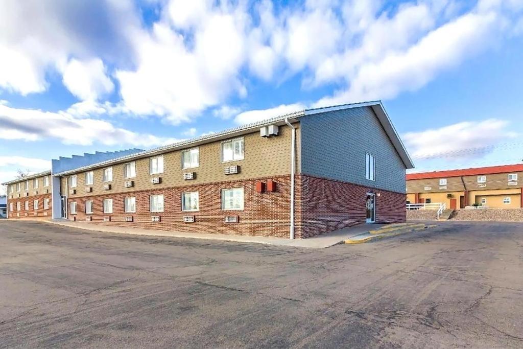 Sky-Palace Inn & Suites Mccook Buitenkant foto